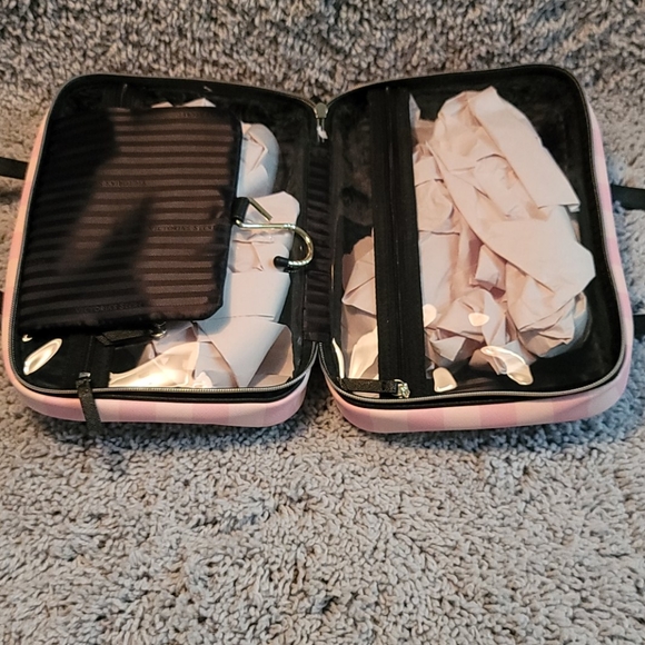 VICTORIA SECRET COSMETIC BAG - Picture 5 of 7